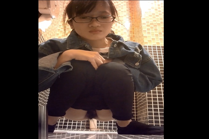 视频不卡-guodhbnKTV厕所偷拍 粗黑框眼镜清纯妹 下面这麽浓密